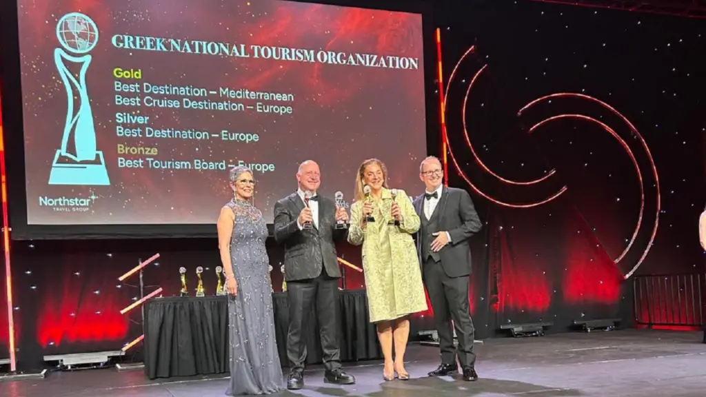 Travvy Awards 2025: Κορυφαίες διακρίσεις για Ελλάδα και ΕΟΤ στα διάσημα βραβεία τουρισμού