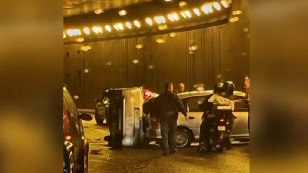 Καραμπόλα τα ξημερώματα στη γέφυρα της Χαμοστέρνας – Αναποδογύρισε Ι.Χ. (Βίντεο)