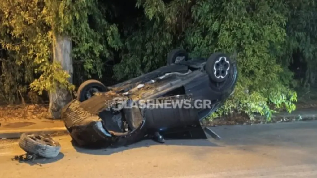 Χανιά: Αυτοκίνητο προσέκρουσε σε δέντρο και αναποδογύρισε (Εικόνες)