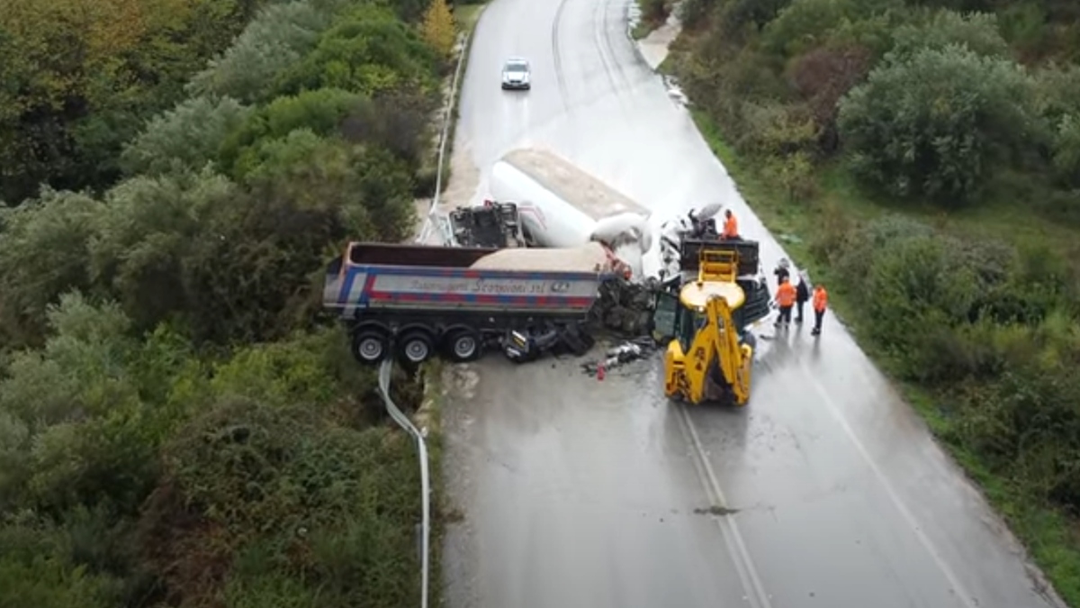 Τροχαίο με σύγκρουση δύο φορτηγών στην Ηγουμενίτσα – Δείτε βίντεο από τον τόπο του ατυχήματος
