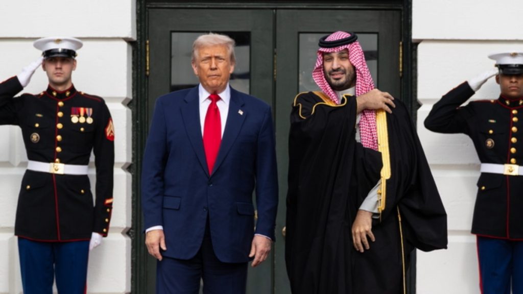 Ντόναλντ Τραμπ: Υπερασπίζεται τον Σαουδάραβα πρίγκιπα για τη δολοφονία του Κασόγκι – «Ήταν εξαιρετική αμφιλεγόμενη»
