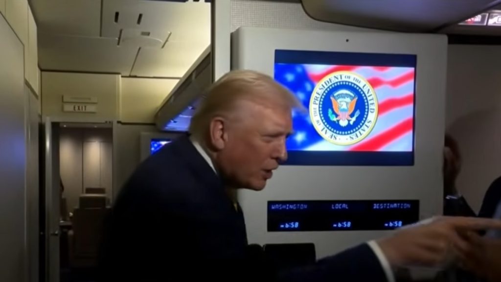 Πρωτοφανείς επιθέσεις σε γυναίκες δημοσιογράφους από τον Τραμπ: “Σιωπή γουρούνα”, “είσαι φρικτή” (βίντεο)