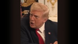 Νέα επίθεση του Τραμπ εναντίον γυναίκας δημοσιογράφου – “Είσαι ηλίθια;” (βίντεο)