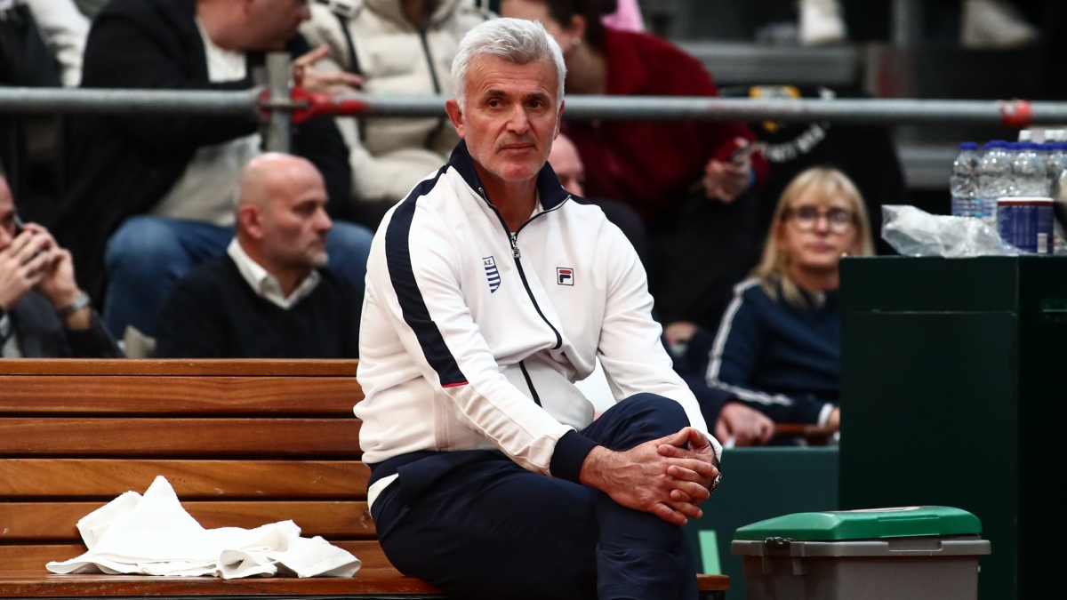 Στέφανος Τσιτσιπάς: “Εγώ οδηγούσα” λέει ο πατέρας του για το περιστατικό στην Αττική οδό όπου έτρεχε με 213 χλμ. – Η στάση της Τροχαίας