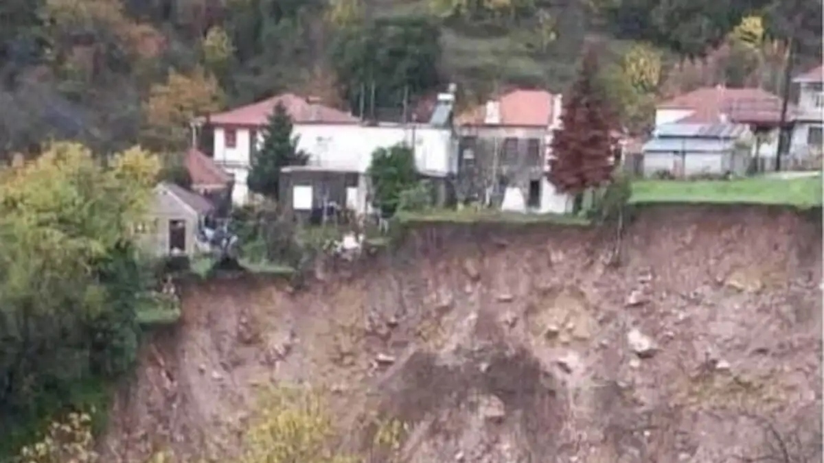 Κακοκαιρία Adel: Μεγάλη κατολίσθηση στα Τζουμέρκα – Σπίτια κρέμονται πάνω από τον γκρεμό