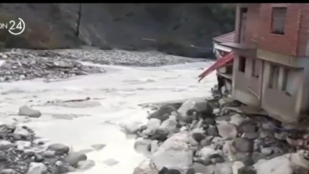 Κακοκαιρία Adel: Δραματικές ώρες στα Τζουμέρκα με νέες κατολισθήσεις – Εγκαταλείπουν την Άγναντα