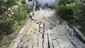 Αγωνία για τους κατοίκους στα Βαλτόνερα Φλώρινας – Σε κίνδυνο το χωριό από μεγάλη κατολίσθηση, έκκληση για εκκένωση