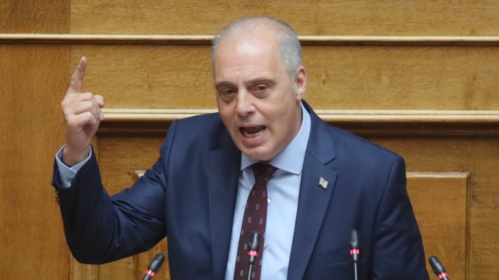 Βελόπουλος κατά προσωπικού αριθμού: “Διευκολύνει το εμπόριο οργάνων – Θα μας ελέγχουν από παντού”