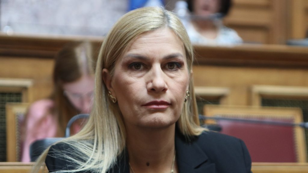 Βολουδάκη για “Ιθάκη”: “Δεν θα το διαβάσω – Διαβάζω άλλο μυθιστόρημα αυτή την εποχή”