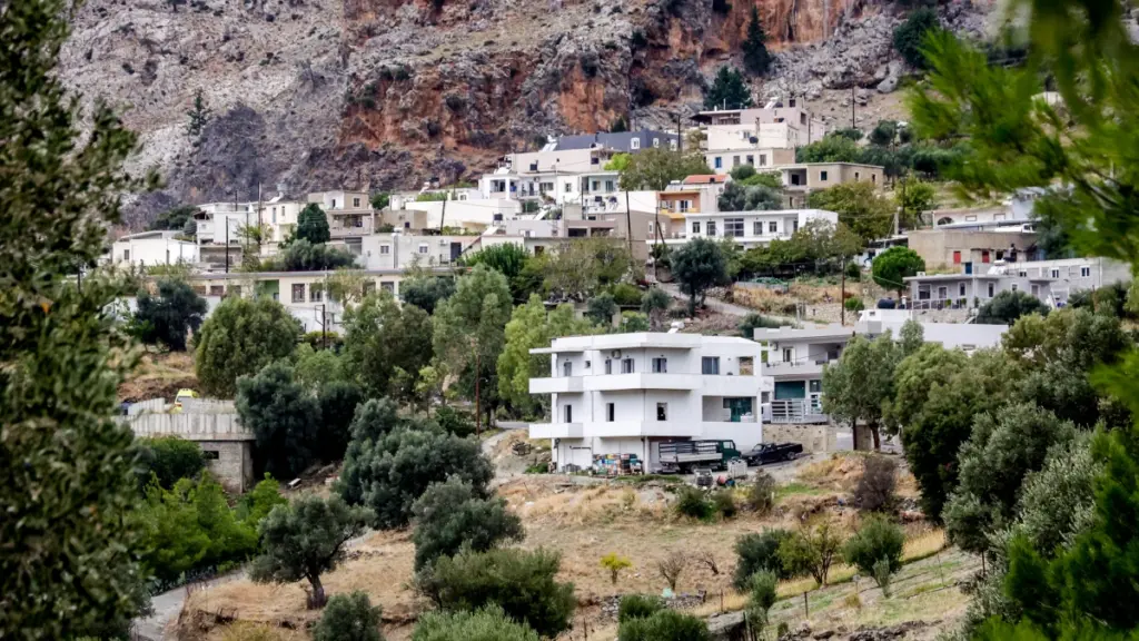 Βορίζια: Ένταση στο νεκροταφείο με «εκρηκτικό» τετ-α-τετ δύο οικογενειών
