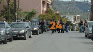 Βορίζια: Αυτή την ώρα η κηδεία της 57χρονης στα Χανιά – Δρακόντεια μέτρα, οπλισμένοι αστυνομικοί γύρω από την εκκλησία (εικόνες)