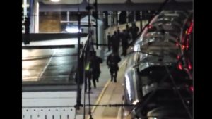 Επίθεση με μαχαίρι σε τρένο στην Βρετανία – Δύο συλλήψεις