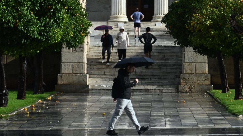 Καιρός αύριο: Βροχές και νέα πτώση της θερμοκρασίας – Πότε ξεκινάει το νέο κύμα κακοκαιρίας