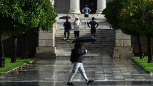 Καιρός αύριο: Βροχές και νέα πτώση της θερμοκρασίας – Πότε ξεκινάει το νέο κύμα κακοκαιρίας