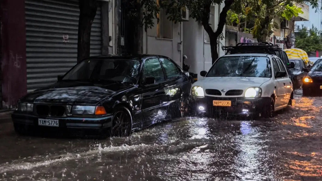 Νέα Μάκρη: Διακοπή κυκλοφορίας λόγω καθίζησης του οδοστρώματος