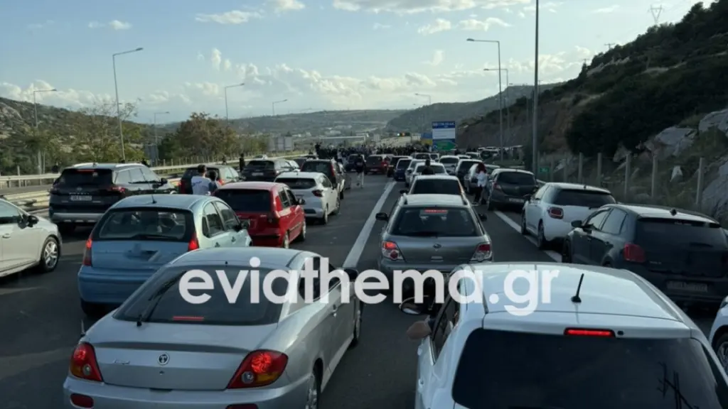 Ταυτοποιήθηκαν οι οδηγοί μηχανών που έκαναν κόντρες και διέκοψαν την κυκλοφορία στη γέφυρα της Χαλκίδας