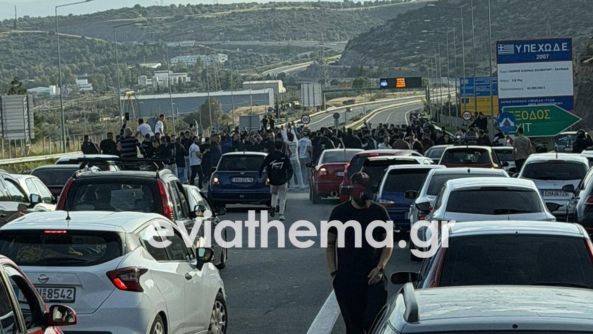Χαλκίδα: Έκλεισαν την γέφυρα για να κάνουν κόντρες – Αγανακτισμένοι οι οδηγοί που περίμεναν να περάσουν (φωτογραφίες)