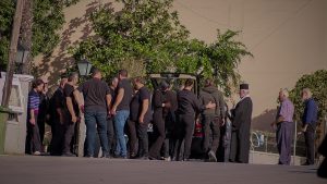 Βορίζια: “Κανένα μίσος δεν γιατρεύεται με μίσος, παλικαριά δεν είναι να σηκώνεις το όπλο” – Συγκινεί ο ιερέας που κήδευσε την 56χρονη