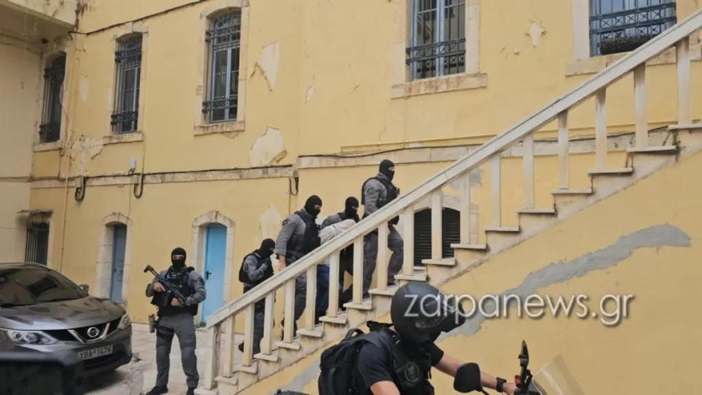 Χανιά: Προφυλακιστέος ο 23χρονος που σκότωσε συγγενή του στο Έλος Κισσάμου – “Νόμιζα ότι θα βγάλει όπλο”