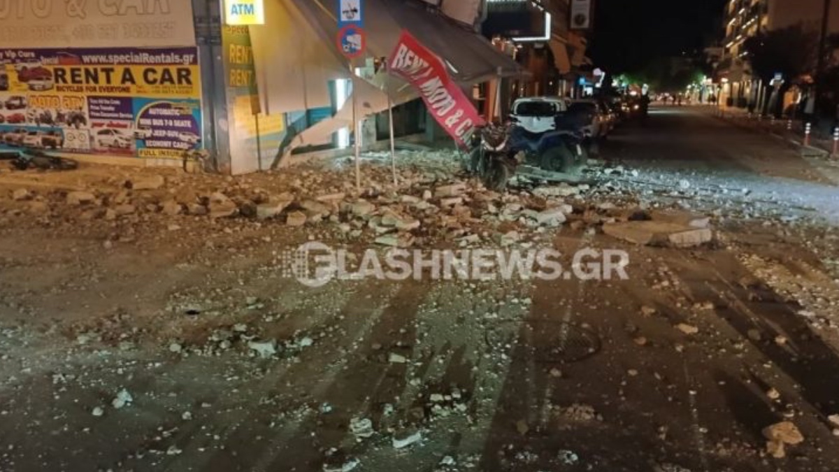 Κατέρρευσε μπαλκόνι στο κέντρο των Χανίων – Από θαύμα δεν υπήρξαν τραυματισμοί (Φωτογραφίες)