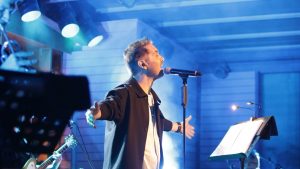 Ο Μιχάλης Χατζηγιάννης επιστρέφει στο Gazarte Roof Stage