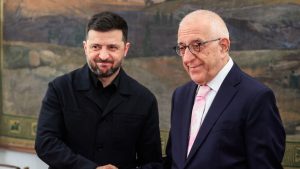 Συνάντηση Ζελένσκι – Κακλαμάνη: «Είμαστε απέναντι σε όποιον παραβιάζει τους κανόνες του διεθνούς δικαίου»