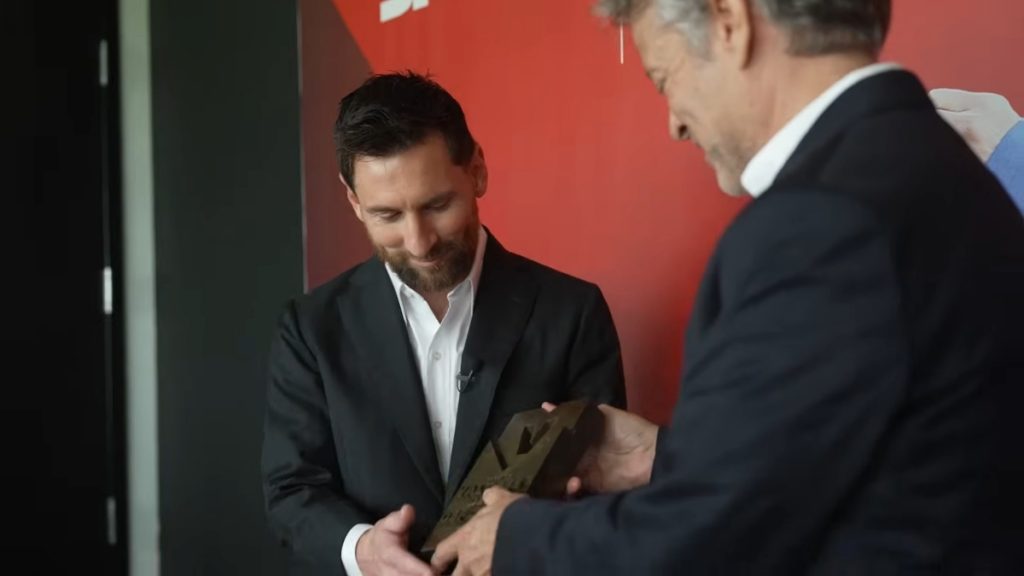 Λιονέλ Μέσι: Δακρυσμένος παρέλαβε το βραβείο του πιο αγαπητού παίκτη στην ιστορία της Μπαρτσελόνα