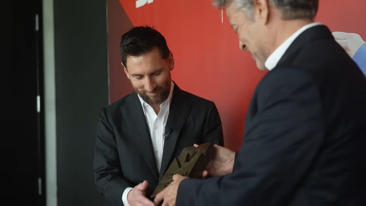 Λιονέλ Μέσι: Δακρυσμένος παρέλαβε το βραβείο του πιο αγαπητού παίκτη στην ιστορία της Μπαρτσελόνα