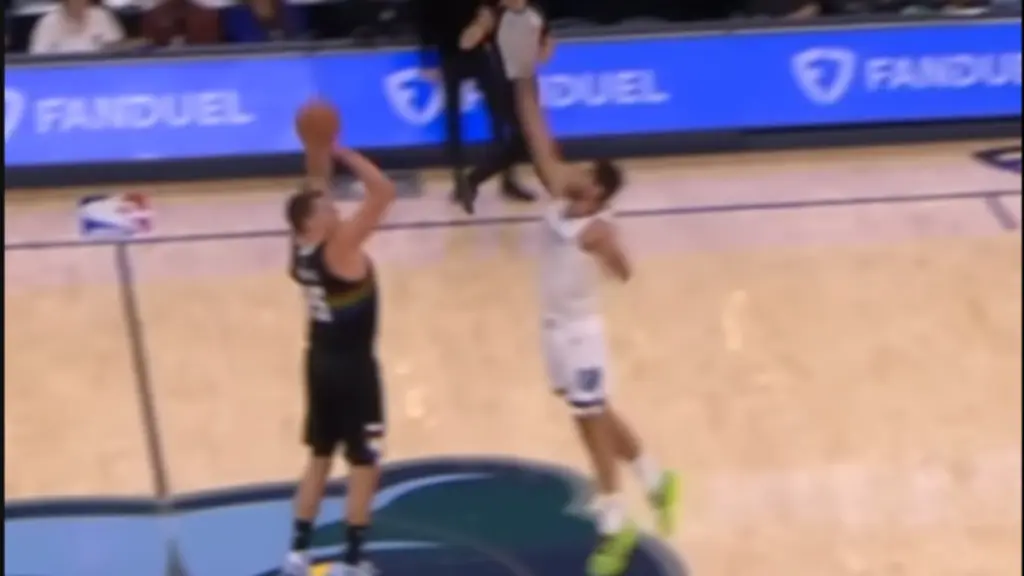 Νίκολα Γιόκιτς: Απίστευτο buzzer beater από το κέντρο – Άλλο ένα triple-double για τον Σέρβο (βίντεο)