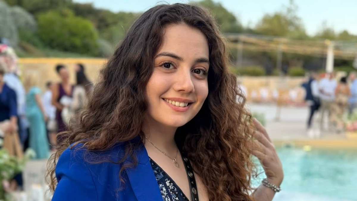 Στέφανη Χαραλάμπους: Ψευδές δημοσίευμα «πέθανε» την 29χρονη ηθοποιό – Η αντίδρασή της