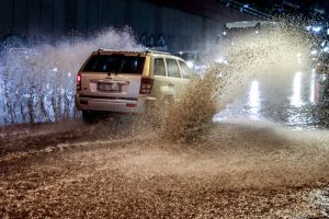 Κακοκαιρία Byron: Σφυροκοπά όλη τη χώρα – Μπαράζ μηνυμάτων του 112 – LIVE η πορεία της (Βίντεο)