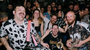 Banda Entopica: Κατήγγειλε τον δήμαρχο Φλώρινας για επίθεση και απειλές επειδή τραγούδησε στα σλάβικα