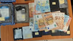 Θεσσαλονίκη: Χειροπέδες σε επτά άτομα για “φρουτάκια” – Κατασχέθηκαν 24 ηλεκτρονικοί υπολογιστές