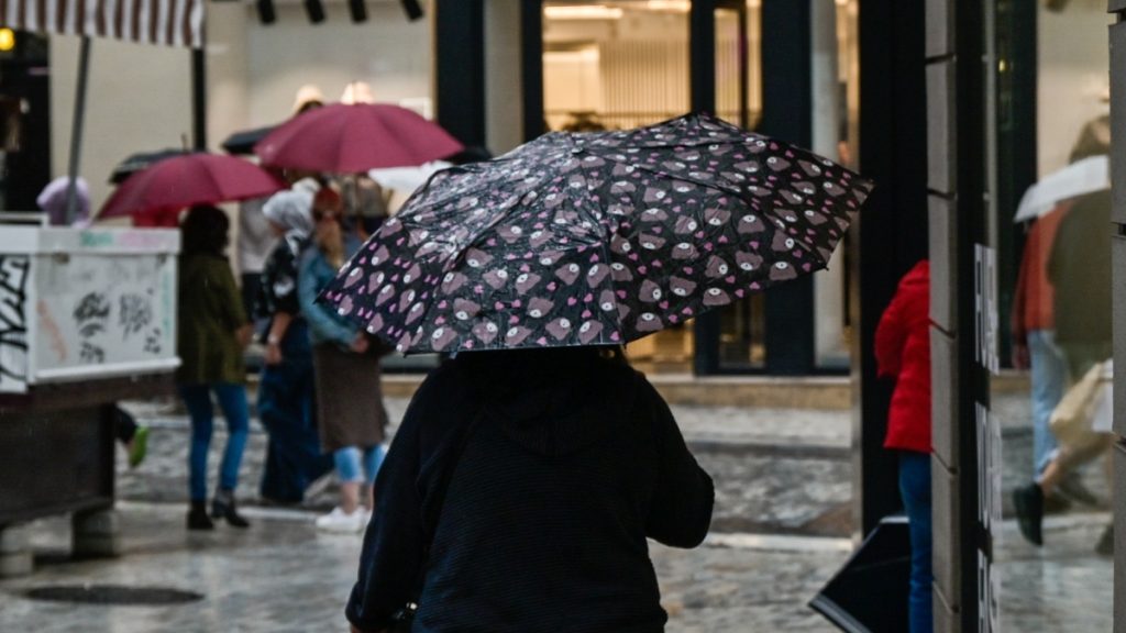 Βροχερός ο καιρός σήμερα, πού θα είναι πιο έντονα τα φαινόμενα – Έως 20 βαθμούς η θερμοκρασία