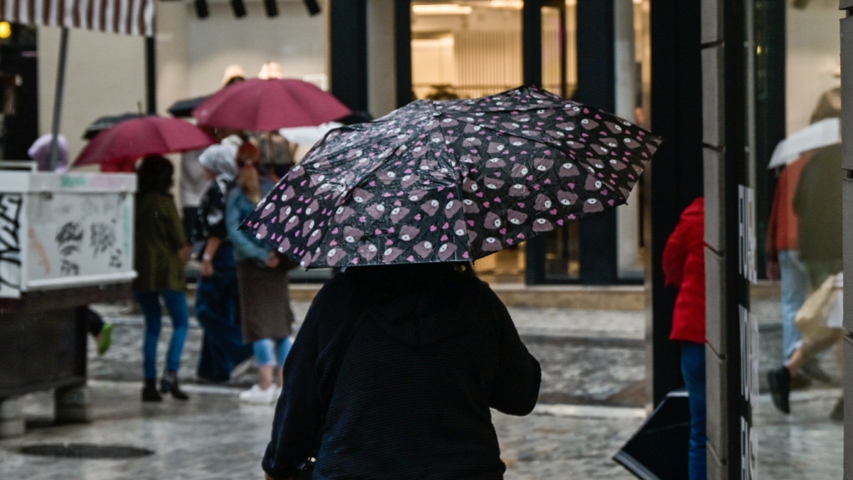 Βροχερός ο καιρός σήμερα, πού θα είναι πιο έντονα τα φαινόμενα – Έως 20 βαθμούς η θερμοκρασία