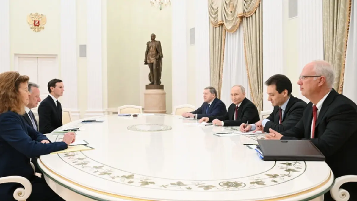 Σε εξέλιξη οι συνομιλίες Ουκρανίας-Ρωσίας-ΗΠΑ στο Άμπου Ντάμπι: Το μήνυμα του Ζελένσκι και το «αγκάθι» του Ντονμπάς