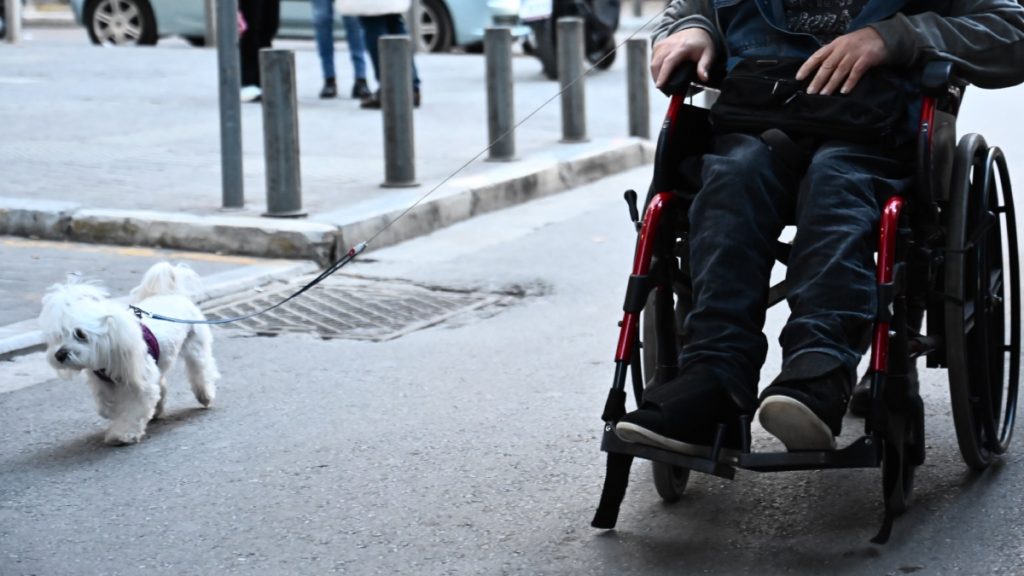 Φτώχεια και κοινωνική απομόνωση για τα άτομα με αναπηρία