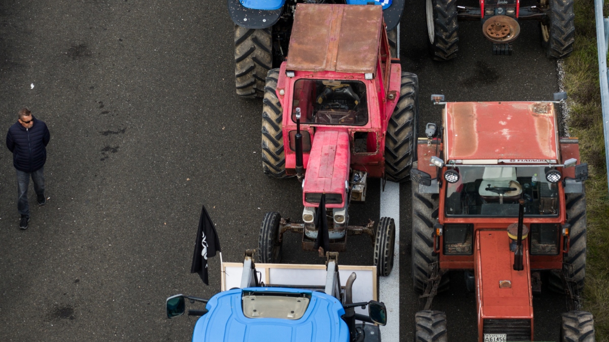 Ημαθία: Νέο μπλόκο αγροτών στην Εγνατία Οδό στον κόμβο του Νησελίου