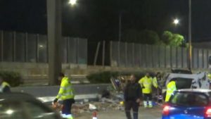 Χάος στην άνοδο του Κηφισού, ύστερα από τροχαίο με 2 τραυματίες στο ύψος της Καλυφτάκη – Ανοιχτές όλες οι λωρίδες