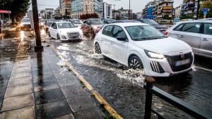 Η κακοκαιρία BYRON σαρώνει τη χώρα με βροχές, καταιγίδες και ισχυρούς ανέμους – “Red Code” στην Αττική και σε 8 ακόμα περιφέρειες