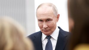 Απειλεί ξανά ο Πούτιν: “Θα πάρουμε τον πλήρη έλεγχο του Ντονμπάς με τη βία, αν δεν αποχωρήσουν οι Ουκρανοί”