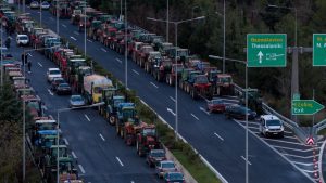 Κρίσιμη εβδομάδα με έντονες διαβουλεύσεις για το αγροτικό – Τα μηνύματα Μητσοτάκη και τα “καμπανάκια” Καραμανλή-Σαμαρά