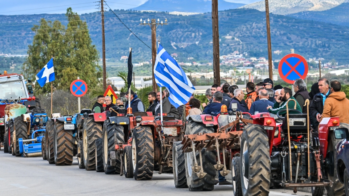 Τα μπλόκα ωφελούν τον αγώνα και τη δημόσια εικόνα των αγροτών;