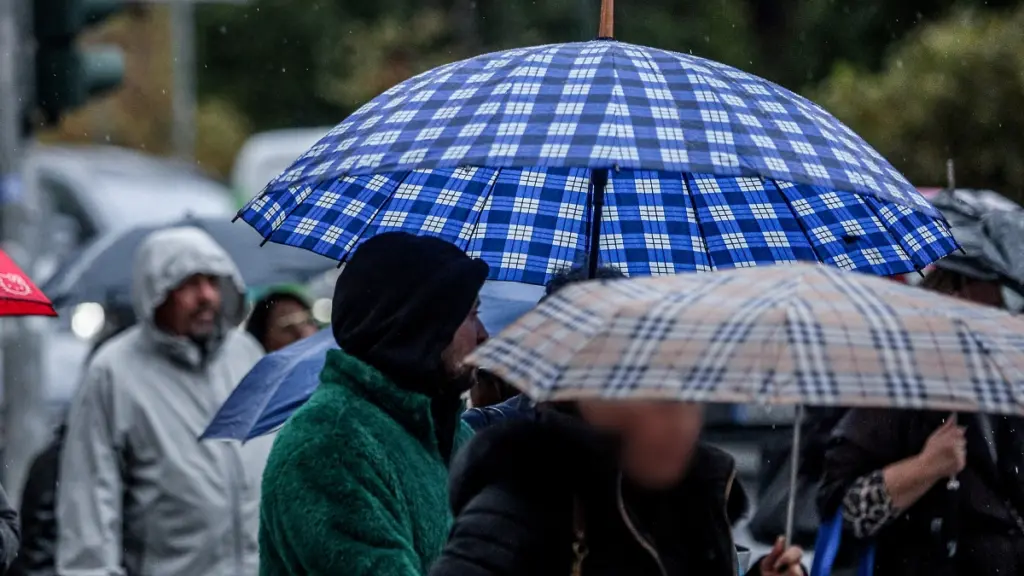 Καιρός αύριο: Βροχές, καταιγίδες και άνεμοι έως 6 μποφόρ