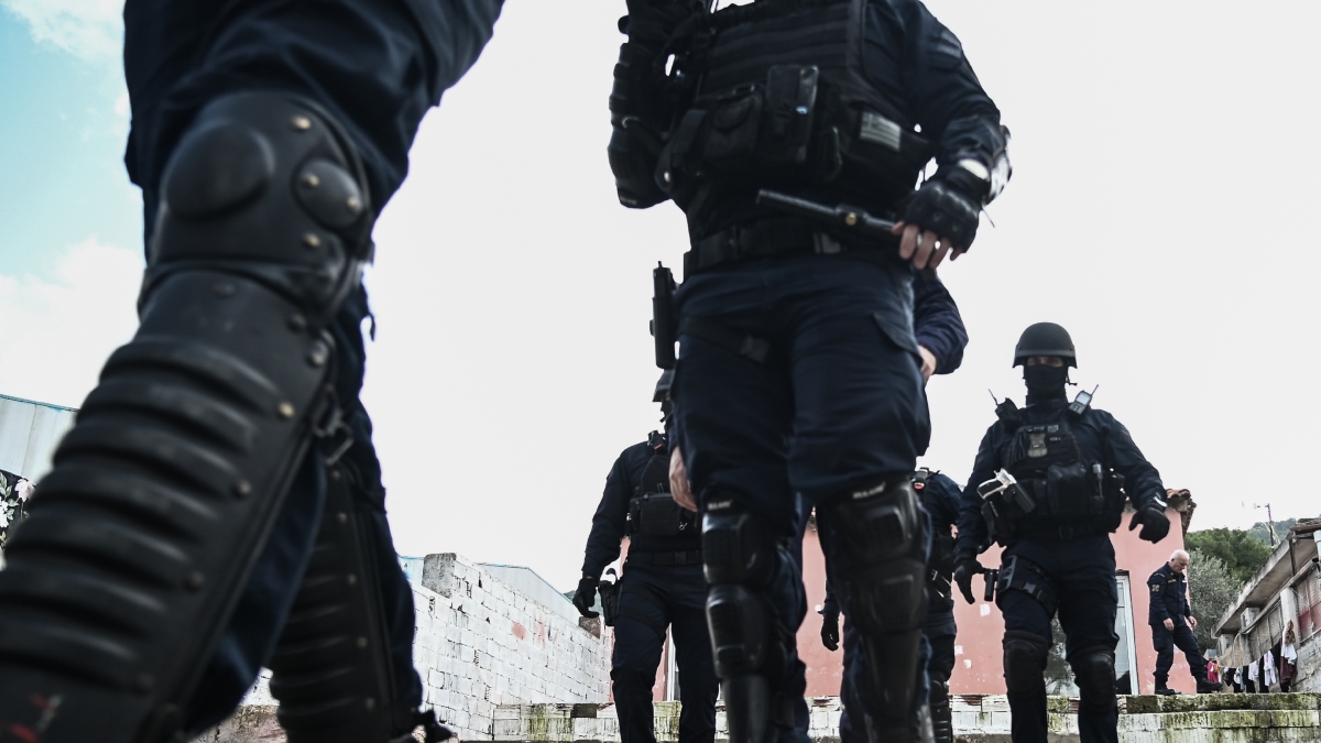 Καλύβια: Το ελληνικό FBI απέτρεψε μεγάλο χτύπημα – Βρέθηκαν καλάσνικοφ και πιστόλια σε κλεμμένο ΙΧ, μία σύλληψη