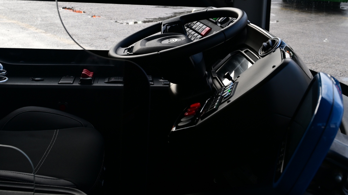 Αδιανόητο περιστατικό στου Ζωγράφου: Οδηγός ΙΧ έδειρε 39χρονο οδηγό λεωφορείου και τον έστειλε στο ΚΑΤ