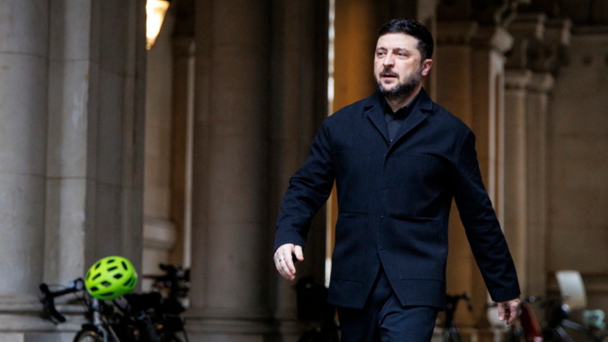 “Στριμωγμένος” ο Ζελένσκι μετά τη νέα διορία “ημερών από Τραμπ – Τι κρύβει η αλλαγή στάσης για εκλογές στην Ουκρανία