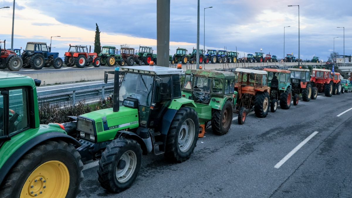 Με εκπροσώπους από 40 μπλόκα σε όλη τη χώρα η κρίσιμη σύσκεψη των αγροτών στη Νίκαια