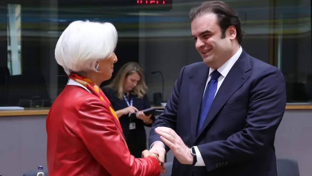 Από το game over του 2009 στο “τιμόνι” του Eurogroup η Ελλάδα – Τα μηνύματα της εκλογής Πιερρακάκη και οι έπαινοι των διεθνών ΜΜΕ