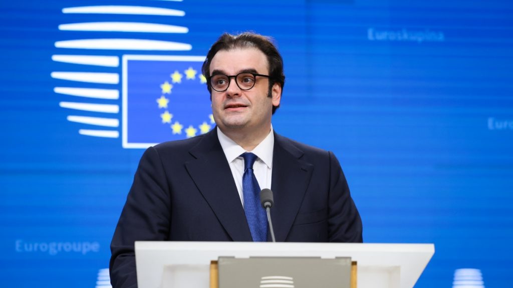 Από το game over του 2009 στο “τιμόνι” του Eurogroup η Ελλάδα – Τα μηνύματα της εκλογής Πιερρακάκη και οι έπαινοι των διεθνών ΜΜΕ